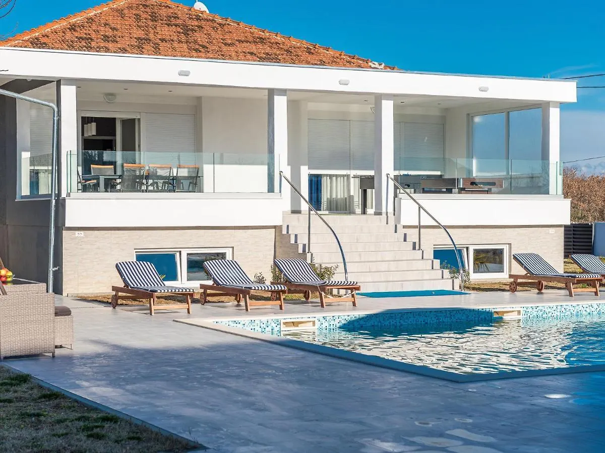 Classy Holiday Home In Galovac With Swimming Pool  Galovac (Zadar)