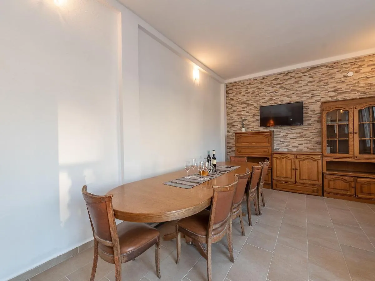 Classy Holiday Home In Galovac With Swimming Pool  Galovac (Zadar)