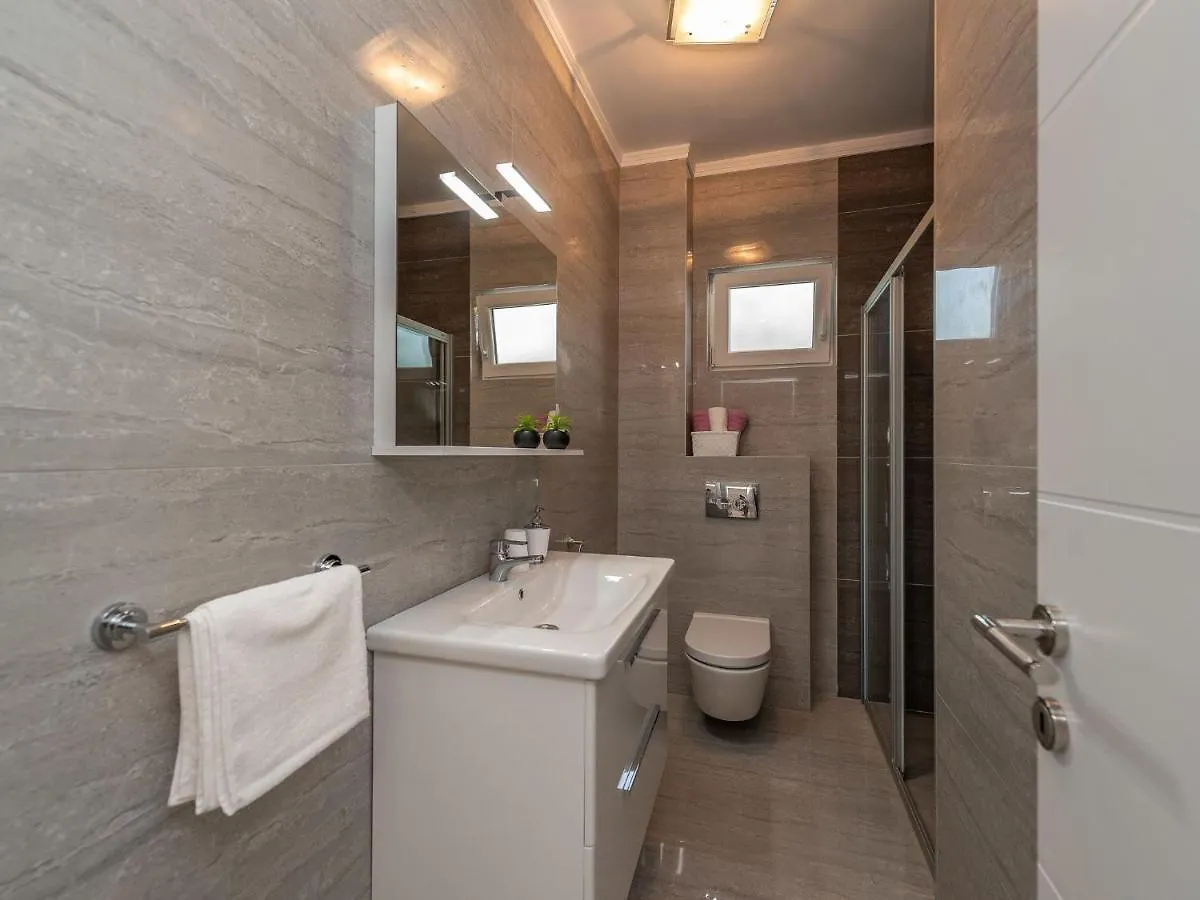 Classy Holiday Home In Galovac With Swimming Pool Galovac (Zadar)