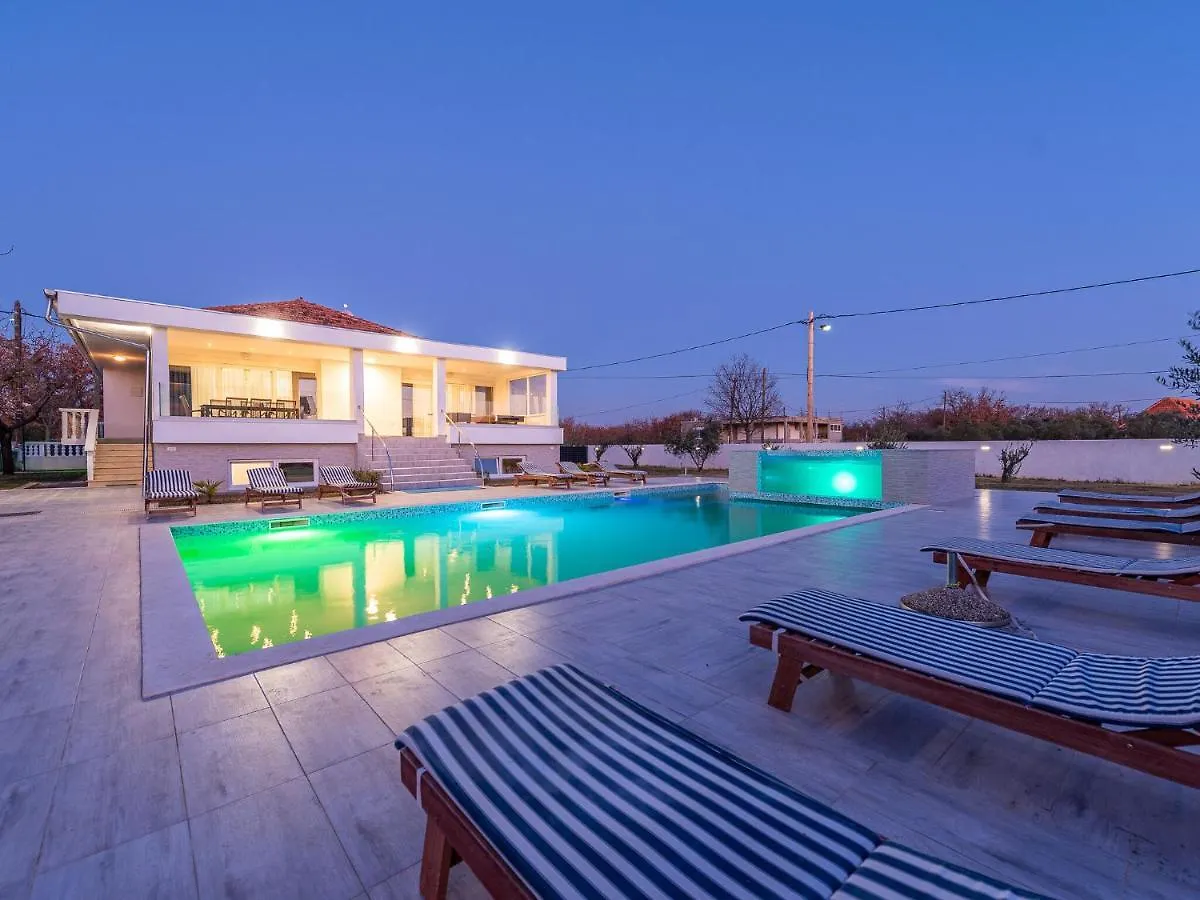 Classy Holiday Home In Galovac With Swimming Pool Galovac (Zadar)