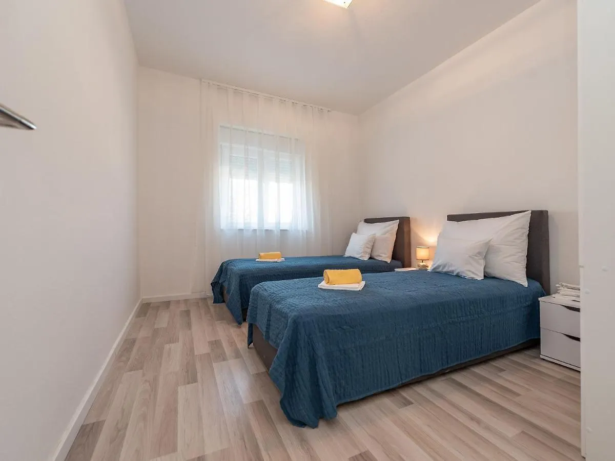 Classy Holiday Home In Galovac With Swimming Pool Galovac (Zadar)