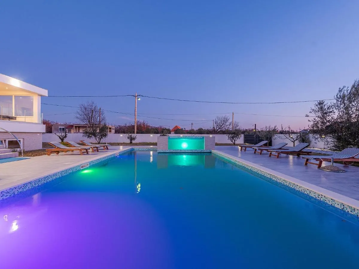 Classy Holiday Home In Galovac With Swimming Pool 0*, Galovac (Zadar)